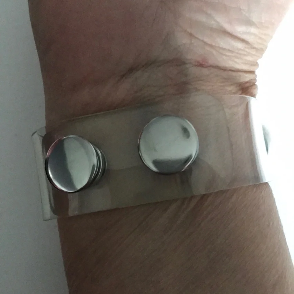Clear plastic 3 snap bracelet with snaps